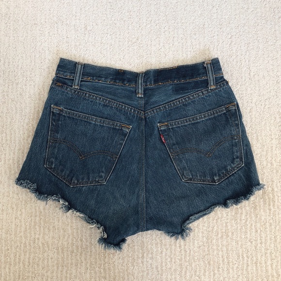 Aritzia Levi’s Cut-Off Denim Shorts - Picture 2 of 2